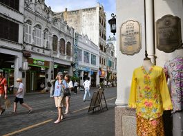 Cina: Haikou, la Qilou Old Street è diventata una meta popolare per turisti (2)