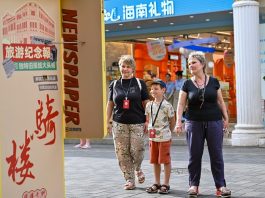 Cina: Haikou, la Qilou Old Street è diventata una meta popolare per turisti (3)