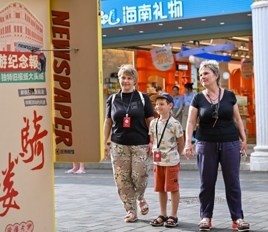 Cina: Haikou, la Qilou Old Street è diventata una meta popolare per turisti (3)