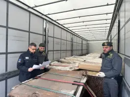 A Chiasso sequestrato un tir con oltre 24 tonnellate di zinco, un denunciato