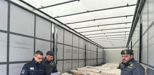 A Chiasso sequestrato un tir con oltre 24 tonnellate di zinco, un denunciato