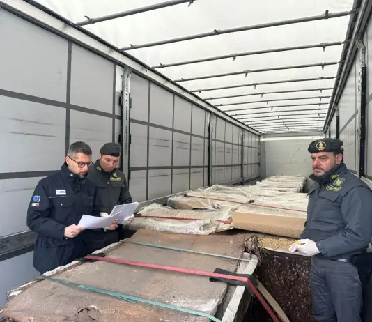 A Chiasso sequestrato un tir con oltre 24 tonnellate di zinco, un denunciato