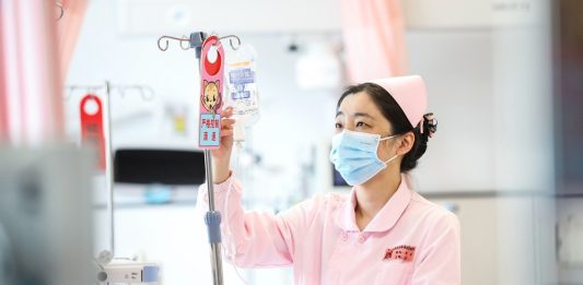 Cina: ampliato il personale infermieristico per potenziare il sistema sanitario