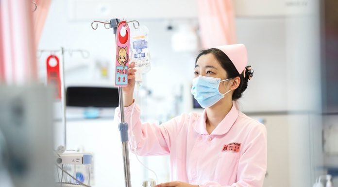 Cina: ampliato il personale infermieristico per potenziare il sistema sanitario