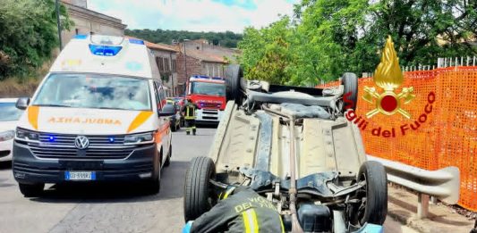 Un’auto si ribalta nell’Oristanese, due anziani feriti
