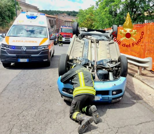 Un’auto si ribalta nell’Oristanese, due anziani feriti