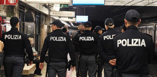 Roma, nascondigli sotterranei per droga e refurtiva: 5 arresti