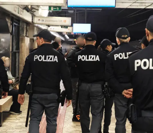 Roma, nascondigli sotterranei per droga e refurtiva: 5 arresti