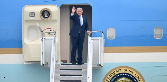 Trump conclude la visita in Cina e lascia Pechino