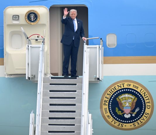 Trump conclude la visita in Cina e lascia Pechino