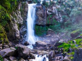 Cina: le cascate di Jinping acquistano popolarità come meta turistica (1)