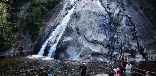 Cina: le cascate di Jinping acquistano popolarità come meta turistica (2)