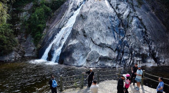 Cina: le cascate di Jinping acquistano popolarità come meta turistica (2)