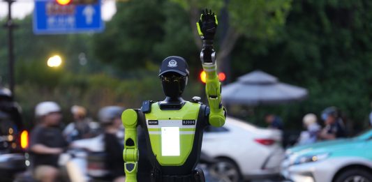 Cina inaugura base nazionale di addestramento professionale per robot con IA incarnata