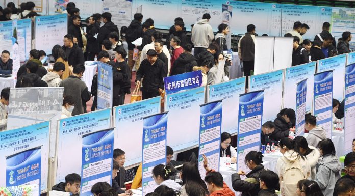 Cina: mercato del lavoro complessivamente stabile ad aprile