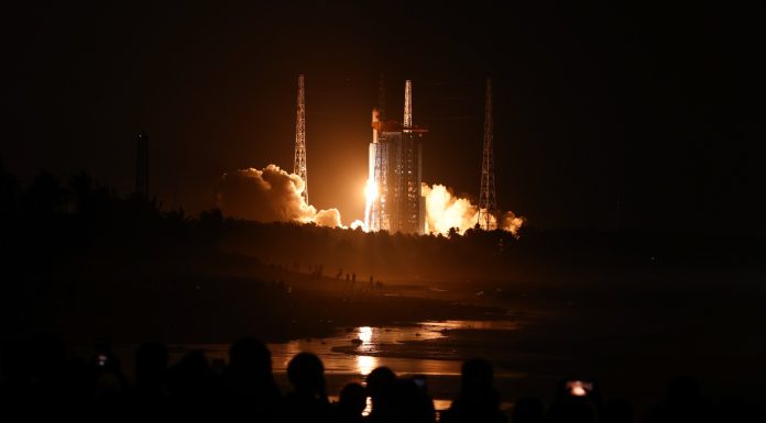 Cina: lanciato razzo con un nuovo gruppo di satelliti (1)