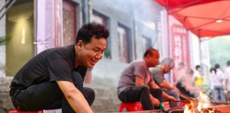 Cina: Guizhou, gara di abilità per realizzare flauti di bambù di Yuping (2)
