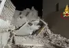 Napoli, nella notte crolla una porzione della Vela rossa di Scampia: nessun ferito / Video