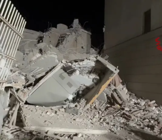 Napoli, nella notte crolla una porzione della Vela rossa di Scampia: nessun ferito