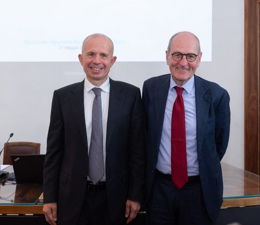 Rapporto Auditel-Ipsos Doxa, i giovani 18-34 anni sono iperconnessi ma non lasciano la tv: ecco i dati