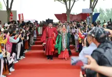 Cina: Tianjin, 14 coppie celebrano matrimonio collettivo in abiti tradizionali (2)
