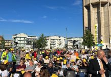 Papa Leone XIV in visita ad Acerra, migliaia di persone ad attenderlo