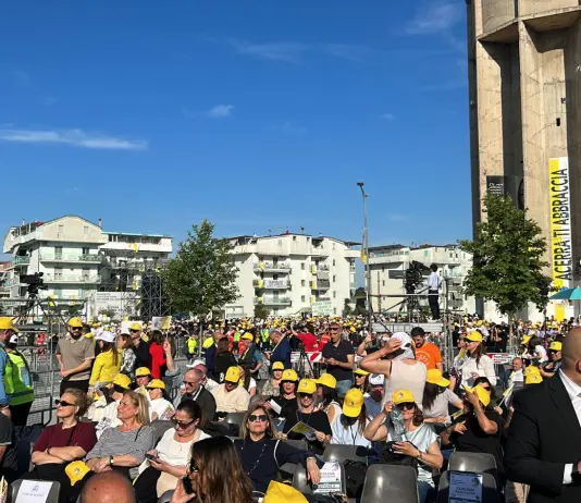 Papa Leone XIV in visita ad Acerra, migliaia di persone ad attenderlo