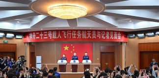 Cina: gli astronauti di Shenzhou-23 incontrano la stampa (1)