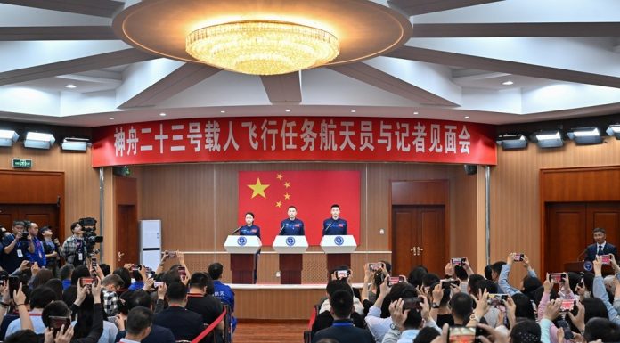 Cina: gli astronauti di Shenzhou-23 incontrano la stampa (1)