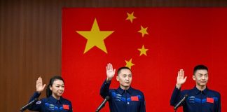 Cina: gli astronauti di Shenzhou-23 incontrano la stampa (2)