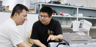 Cina: Tianjin, giovane progettista impegnato nello sviluppo indipendente di componenti robotici (2)