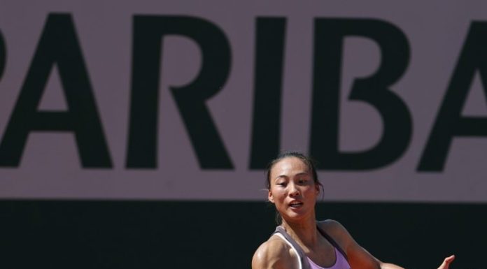 Tennis: la cinese Zheng Qinwen gareggia al Roland Garros (1)