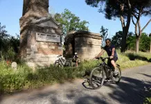 Roma: il bel tempo attira visitatori sull’Appia e al Parco degli Acquedotti (3)