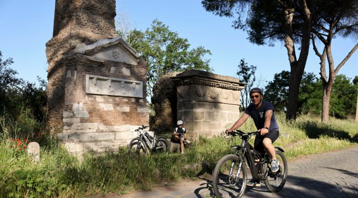 Roma: il bel tempo attira visitatori sull’Appia e al Parco degli Acquedotti (3)