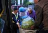 Cina: bus speciali aiutano agricoltori a portare verdure fresche in città (1)