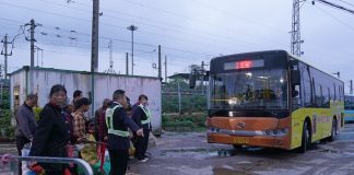 Cina: bus speciali aiutano agricoltori a portare verdure fresche in città (2)