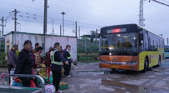 Cina: bus speciali aiutano agricoltori a portare verdure fresche in città (2)