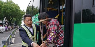 Cina: bus speciali aiutano agricoltori a portare verdure fresche in città (3)