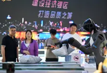 Cina: robot umanoidi protagonisti alla World Intelligence Expo (1)