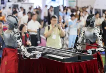 Cina: robot umanoidi protagonisti alla World Intelligence Expo (3)