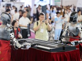 Cina: robot umanoidi protagonisti alla World Intelligence Expo (3)