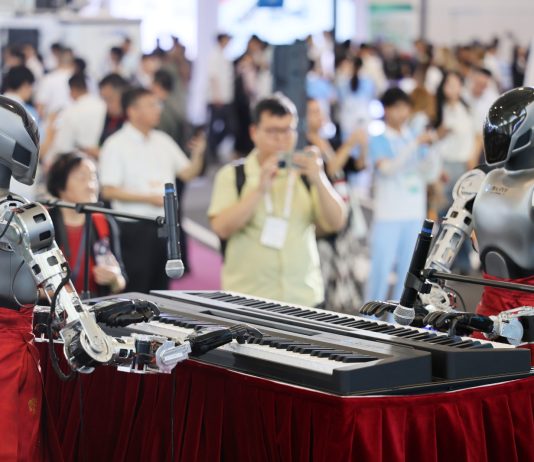 Cina: robot umanoidi protagonisti alla World Intelligence Expo (3)