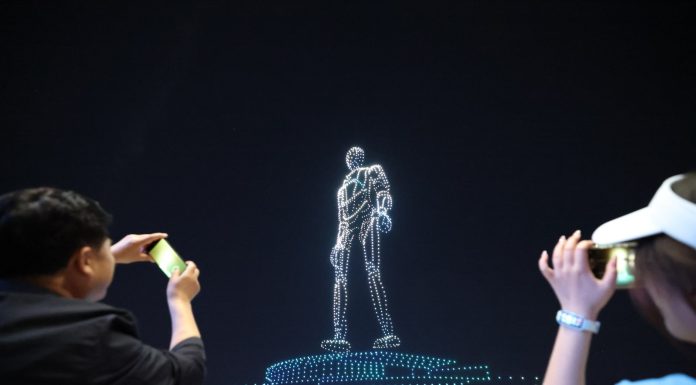 Cina: Tianjin, droni e robot protagonisti al carnevale tecnologico (1)