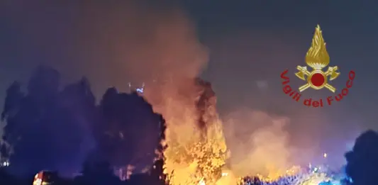 Nella notte vasto incendio di vegetazione a Quartu Sant’Elena