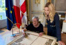 La sindaca Silvia Salis nella storica pergamena dei sindaci di Genova