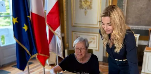 La sindaca Silvia Salis nella storica pergamena dei sindaci di Genova
