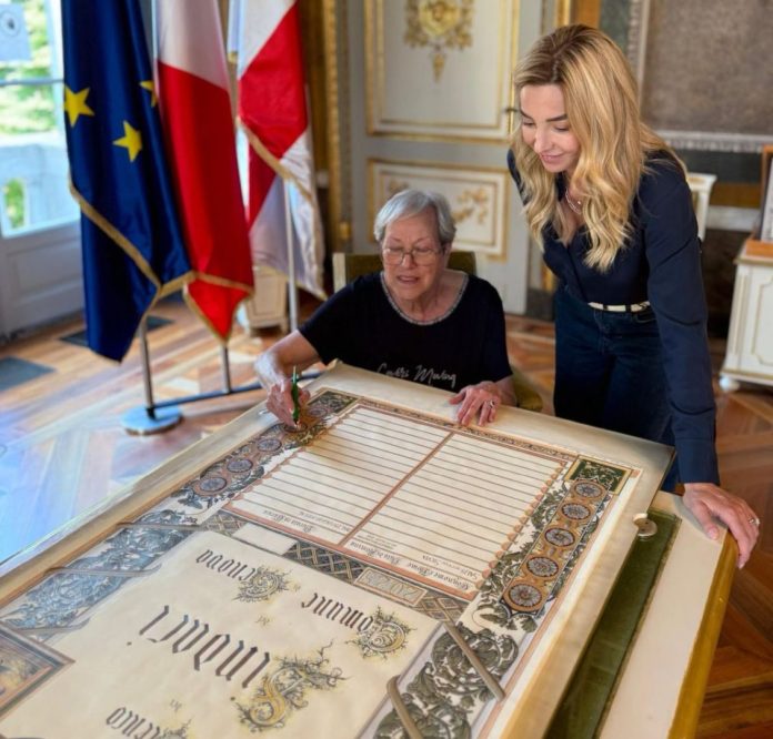 Pergamena sindaci Genova Silvia Salis