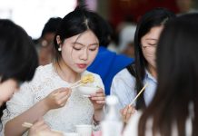 Cina: università di Harbin saluta laureati con banchetto di ravioli (2)