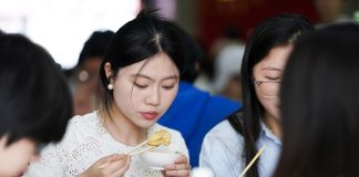 Cina: università di Harbin saluta laureati con banchetto di ravioli (2)