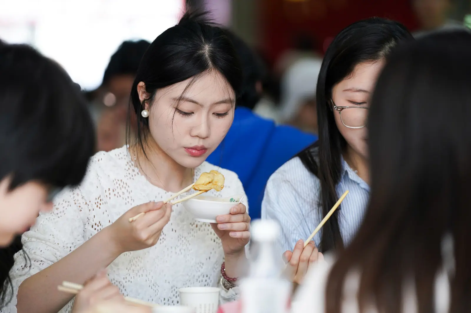 Cina: università di Harbin saluta laureati con banchetto di ravioli (2)